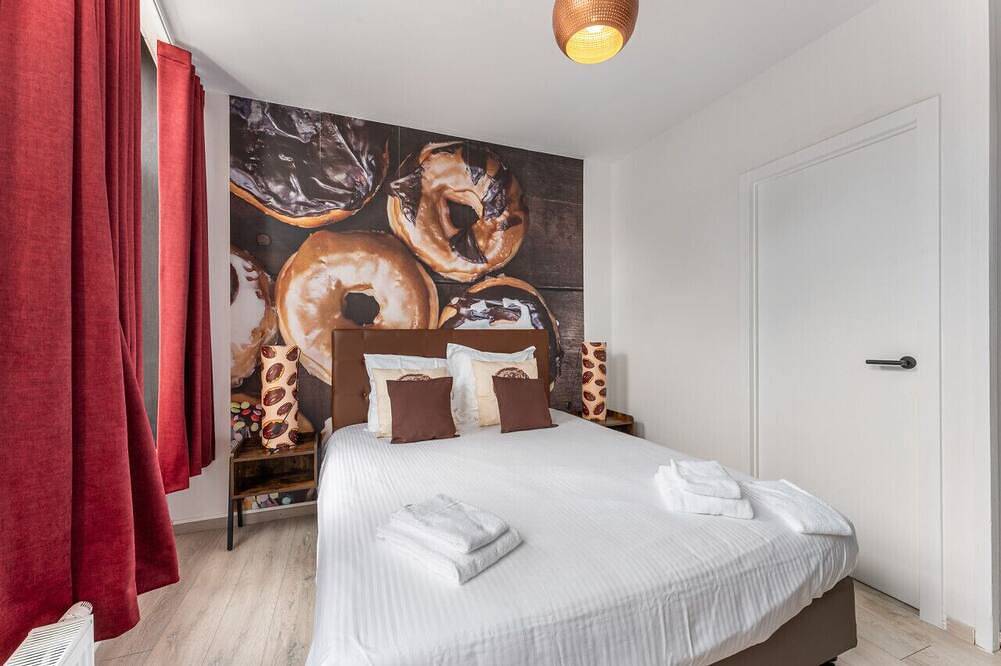 Homer Simpson's Donut Room - Steps from the Belfry in Brügge, Westflandern