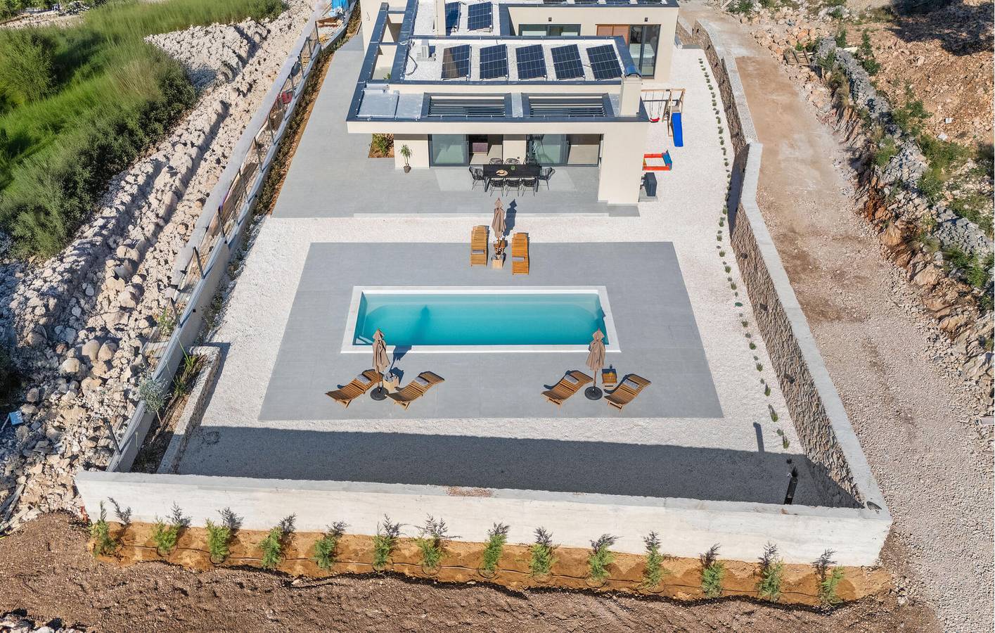 Spacious 2-Bedroom Apartment with Pool, Garage, and Terrace in Sibenik, Šibenik-Knin