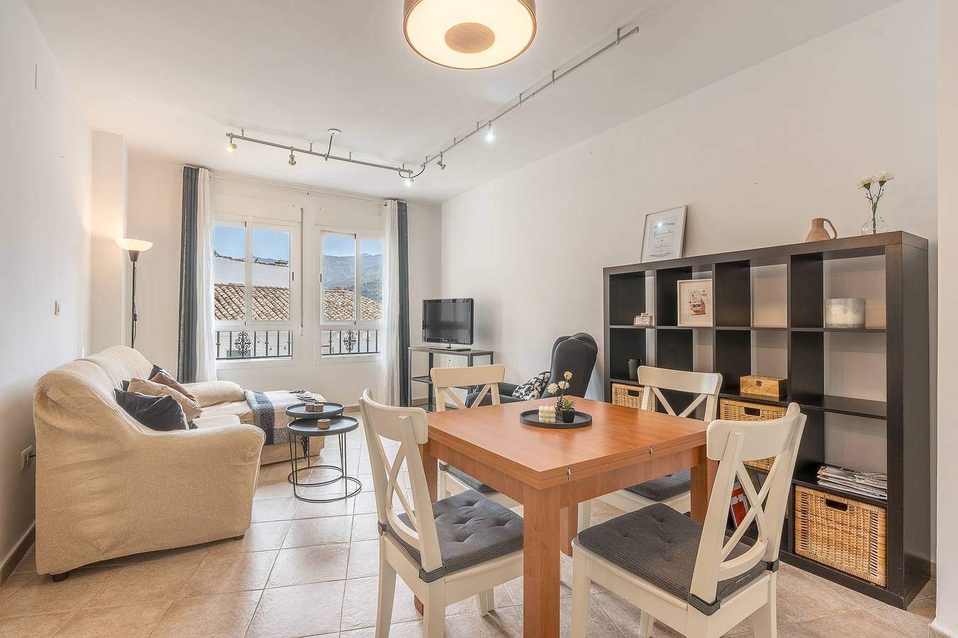 Apartamento entero, Apartamento 'Alojamiento El Pilar' con vistas a la montaña y Wi-Fi in Entorno de Sierra Nevada, Güejar Sierra