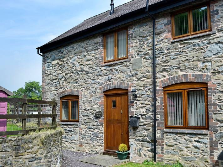 Log cabin for 4 people in Llangollen
