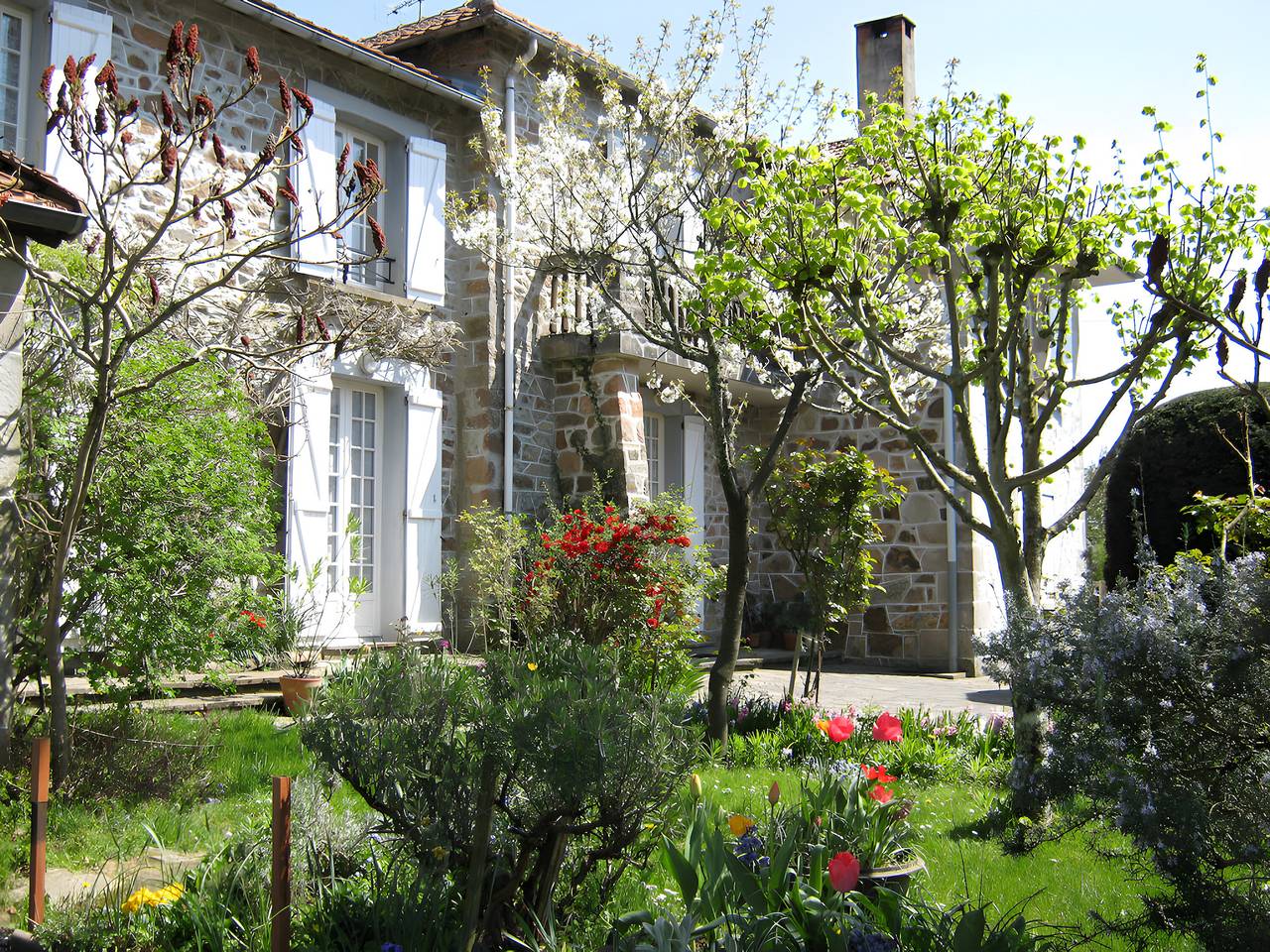 Ganze Wohnung, Apartment 'T3 Chambre D'hôte' mit gemeinsamer Terrasse und gemeinsamem Garten in Panazol, Limoges und Umgebung