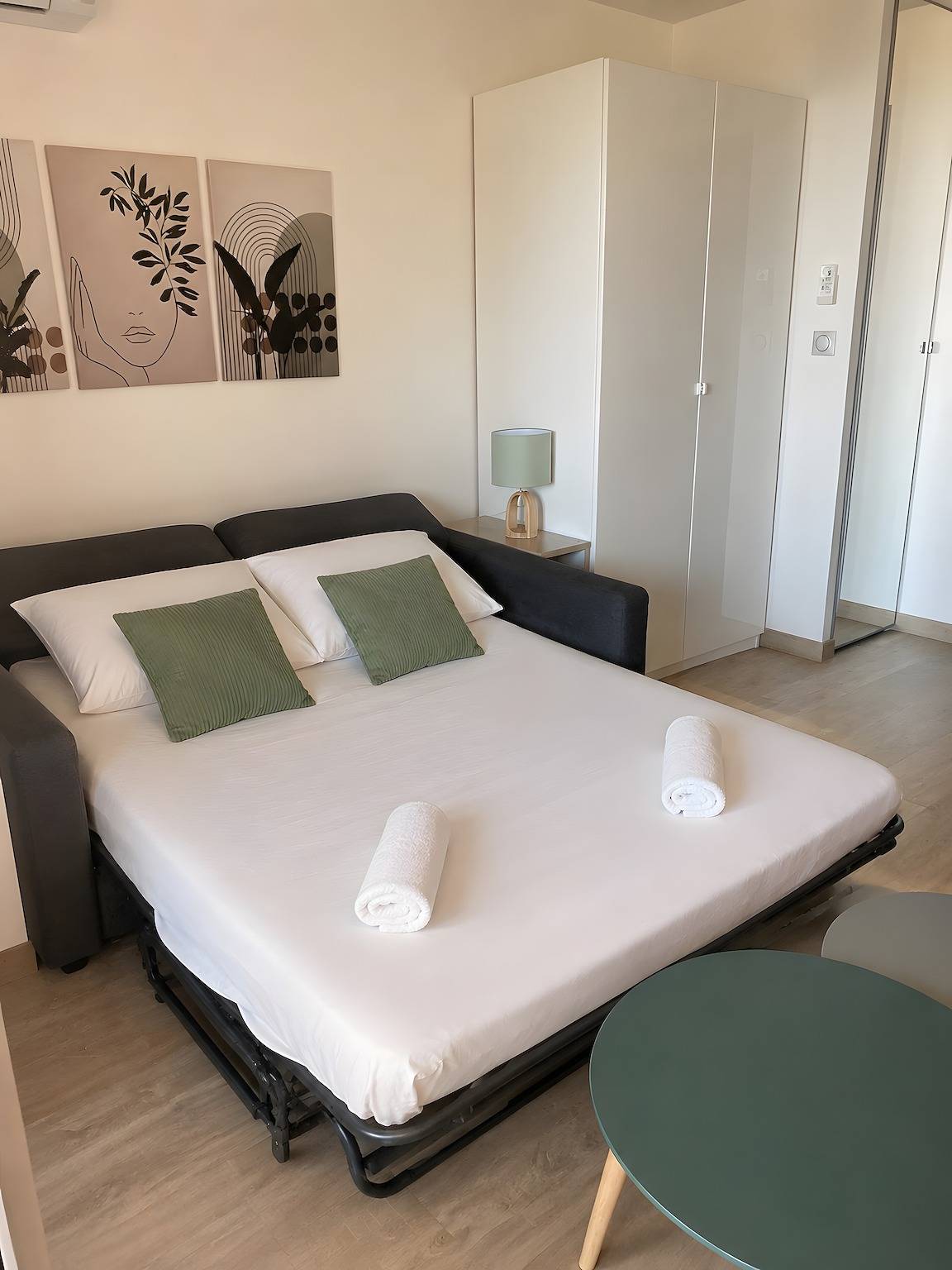 Appartement entier, Appartement « Le Panorama » avec vue mer, Wi-Fi et climatisation in La Nartelle, Sainte-Maxime