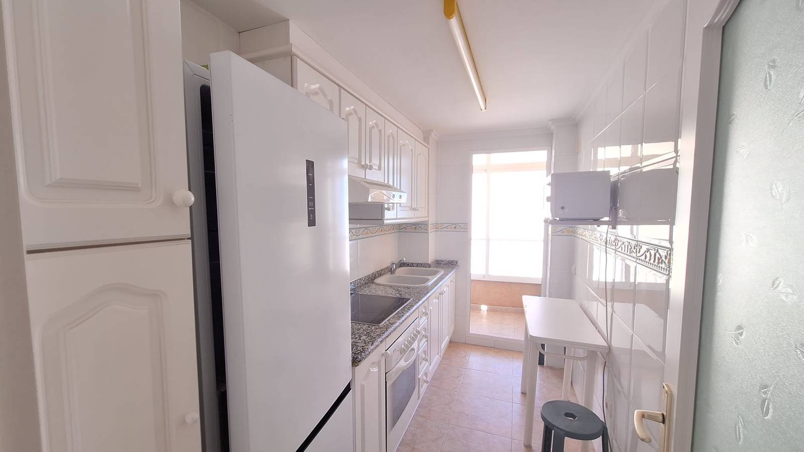 Apartamento entero, Parquemar Iii-Iv bl.I esc.B 4º pta.8 Solo Familias in Playa Xeraco, Jaraco