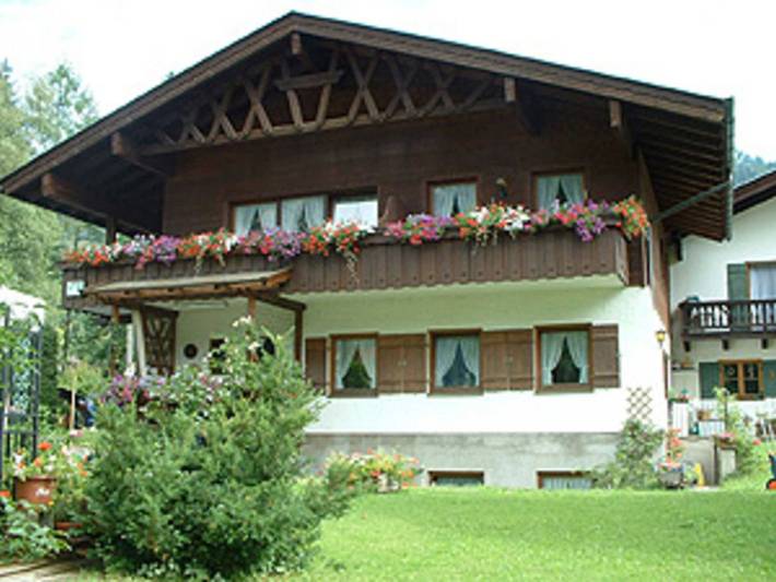 Ferienwohnung für 3 Personen, mit Balkon und Garten sowie Ausblick in Bayrischzell