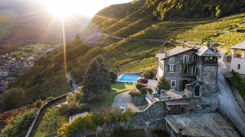 Location de vacances pour 12 personnes, avec jardin ainsi que piscine et vue, animaux acceptés à Teglio