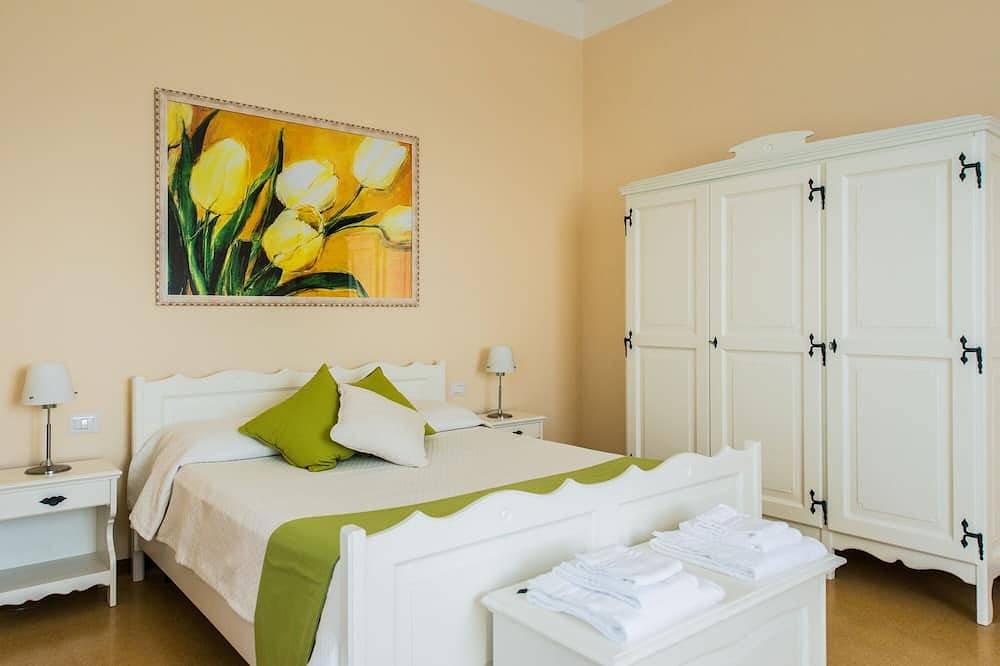 Villa with swimming pool, jacuzzi and tennis, in front of the Aeolian Islands in Messina, Messina Province