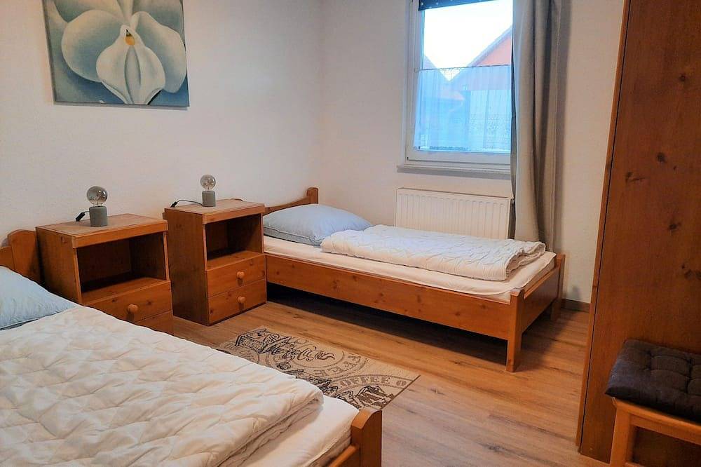 Ganze Wohnung, Ferienwohnung 1 - Ferienhaus Sasse Ferienwohnungen mit Garten & Grill in Mölschow, Usedomer Norden