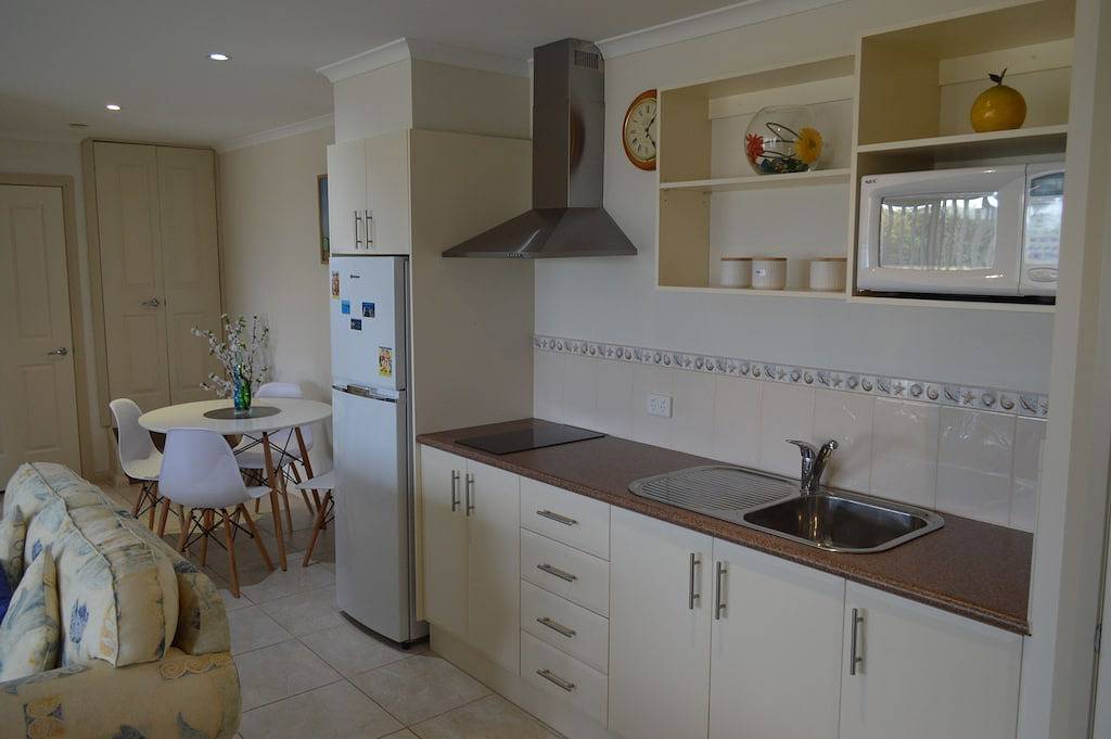 Ganze Wohnung, Resort Style Apartment (Erdgeschoss) - Pool & More. Haustiere willkommen. in Lakes Entrance, East Gippsland Shire