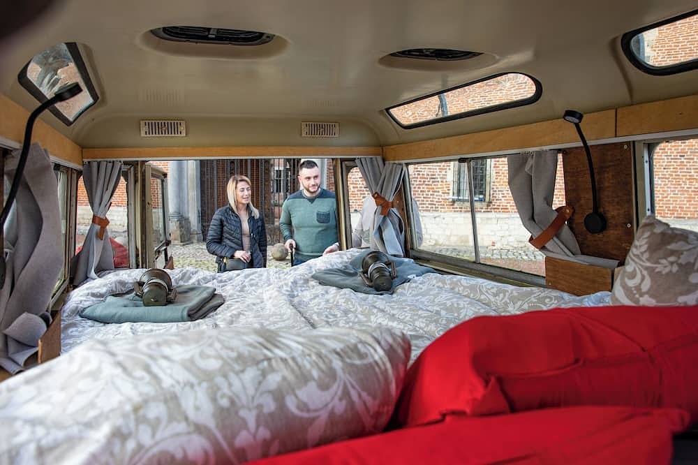 Unusual glamping accommodation in a Land Rover that you drive! in Rixensart, Wallonisch-Brabant