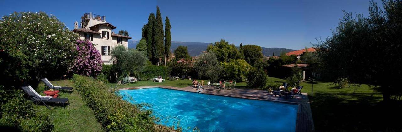 Villa für 15 Personen, mit Balkon und Terrasse sowie Garten und Pool in Bogliaco