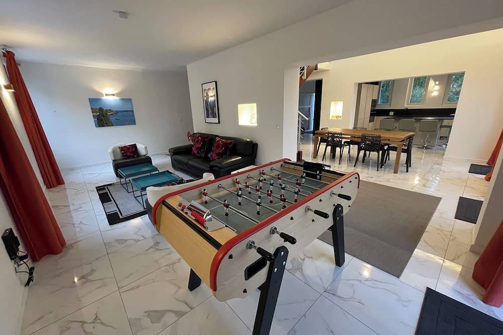 La Calade: Villa in the shade of oak trees in Montferrier-sur-Lez, Montpellier region