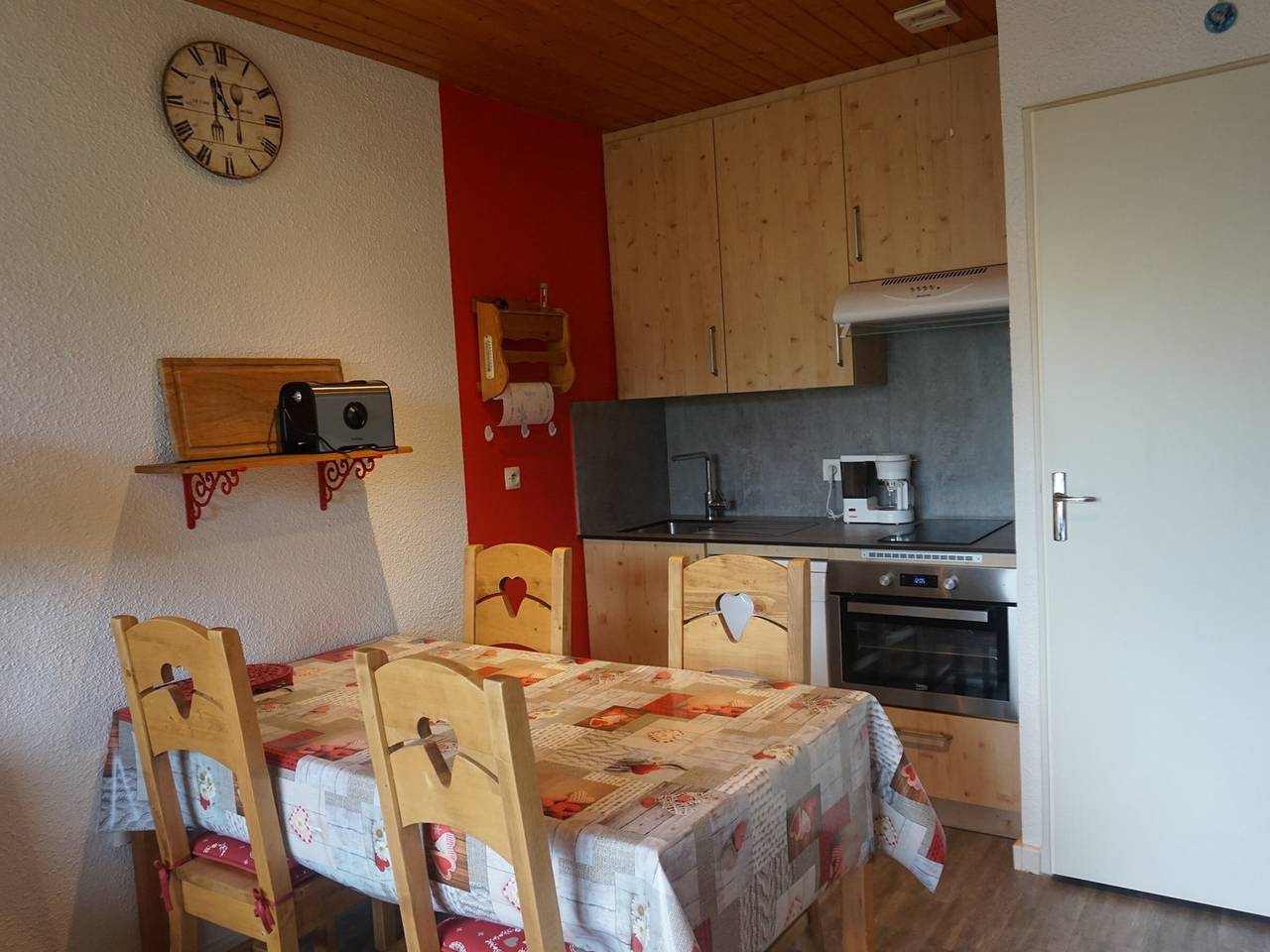 Apartamento entero, Acogedor apartamento en Méaudre, 36m², cerca del centro, 4 pers, 2*, balcón sur in Autrans-Méaudre-en-Vercors, Parc naturel régional du Vercors