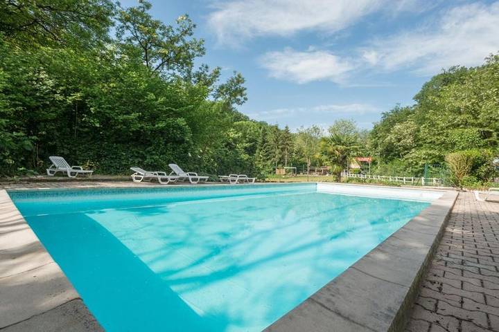 Hôtel pour 2 personnes, avec jardin et piscine, animaux acceptés à Saint-Genis-les-Ollières - 3
