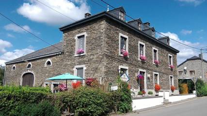 Chambre d’hôte pour 2 personnes, avec terrasse ainsi que jardin et vue à Bouillon
