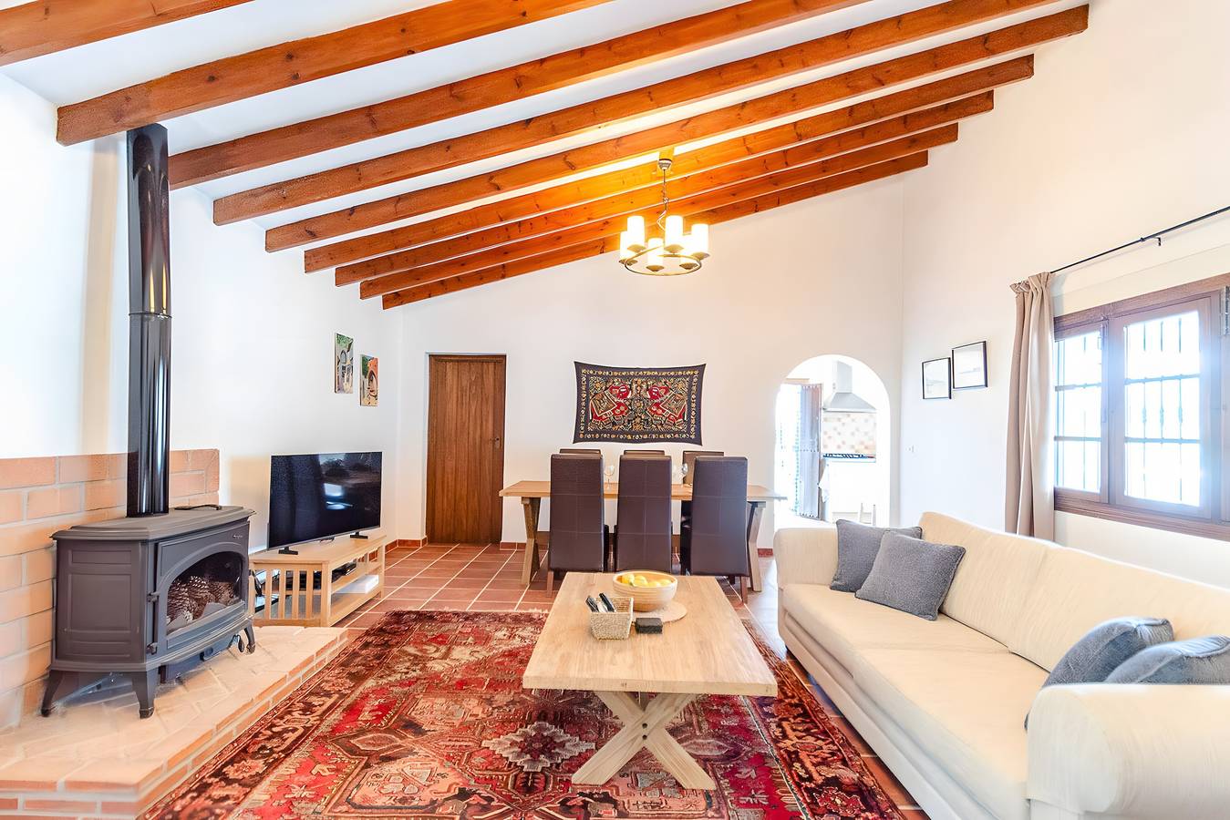 Casa El Alba, villa a pocos pasos del pueblo con piscina privada in Árchez, Málaga Province