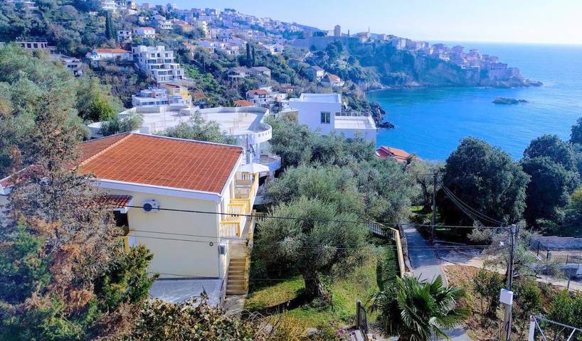 Ferienwohnung für 5 Personen, mit Balkon und Terrasse sowie Garten und Ausblick