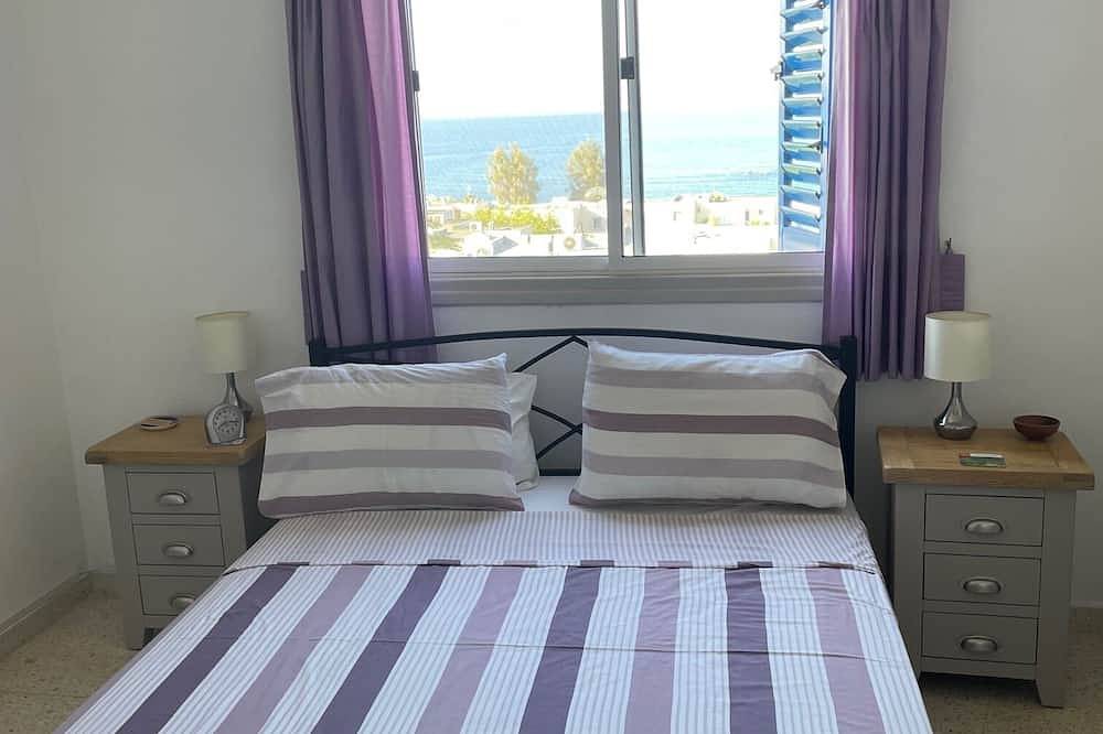 Perfekt gelegen Stadthaus im Herzen von Coral Bay, Pool und Meerblick in Peyia, Südzypern