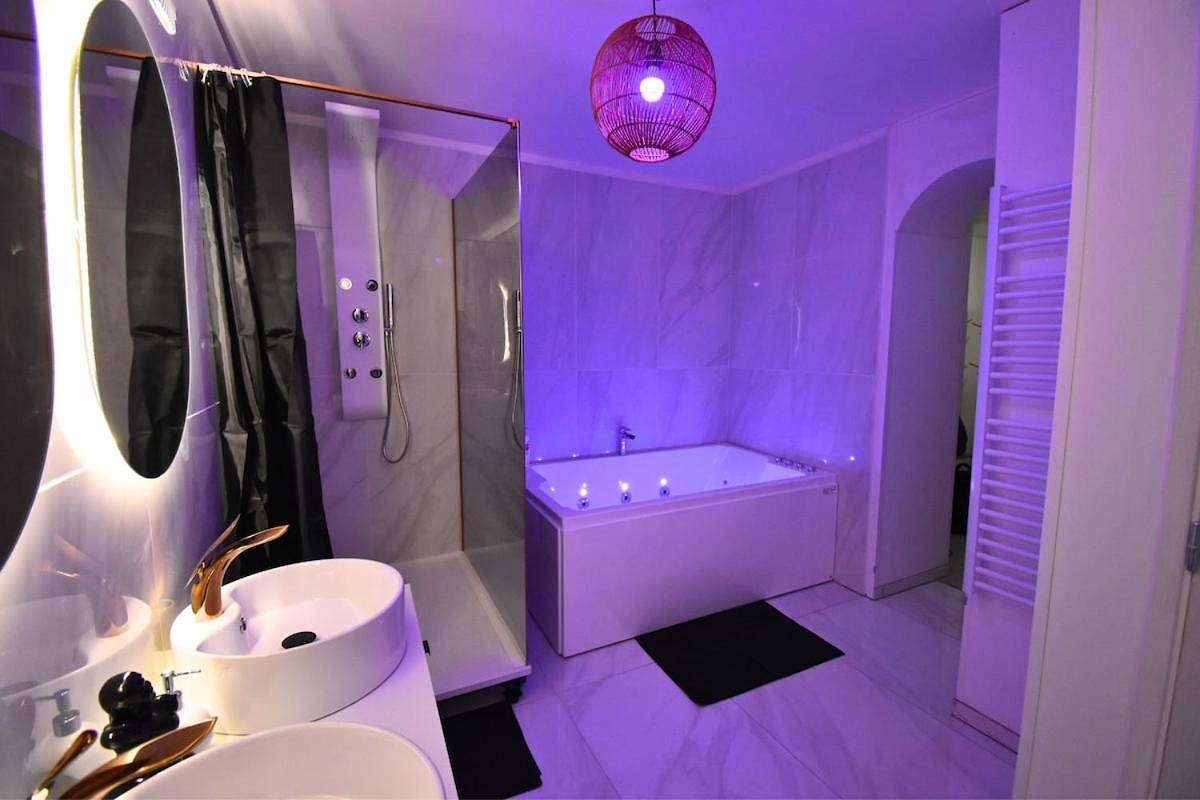 Appartement entier, Le Sanctuaire Hirson, Spa Privatif, Sauna in Hirson, Aisne