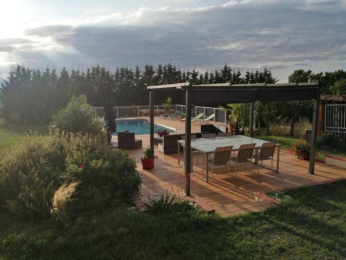 Location de vacances pour 8 personnes, avec piscine ainsi que vue et jardin à Aignes - 4