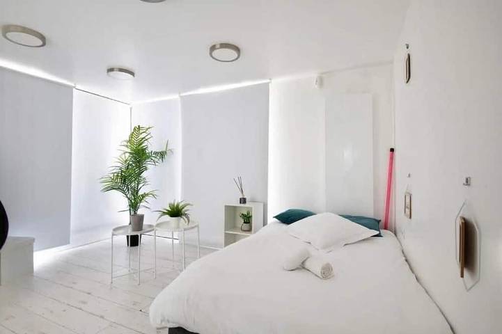 House with parking access to old Lille, pierre mauroy stadium and city center. in Mons-en-Barœul, Lille und Umgebung