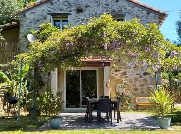 Location De Vacances pour 8 Personnes dans Gorses, Lot, Photo 1