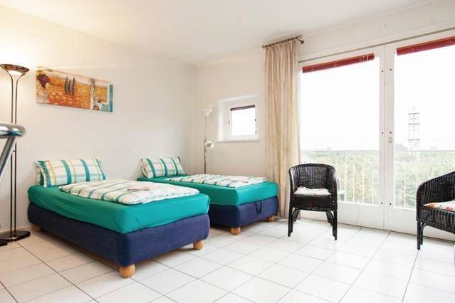 Ferienwohnung für 4 Personen, mit Balkon und Terrasse sowie Garten und Ausblick im Hansaviertel Berlin