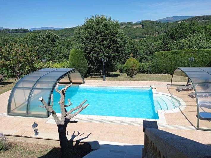 Gîte pour 4 personnes, avec jardin et vue ainsi que sauna et piscine à Saint-Julien-du-Serre