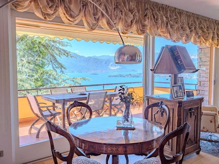 Villa per 5 persone, con Balcone e Terrazza nonché Giardino e Vista lago a Laveno-Mombello
