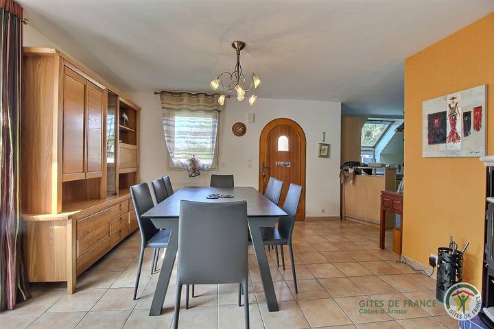 Gîte pour 8 personnes, avec Terrasse ainsi que Jardin et Vue