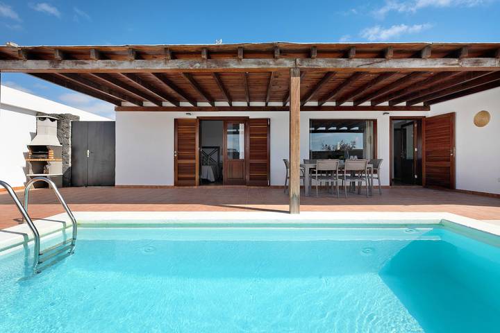 Ferienhaus "Villa Rubí" mit Meerblick, privatem beheizten Pool und WLAN in Playa Blanca, Yaiza