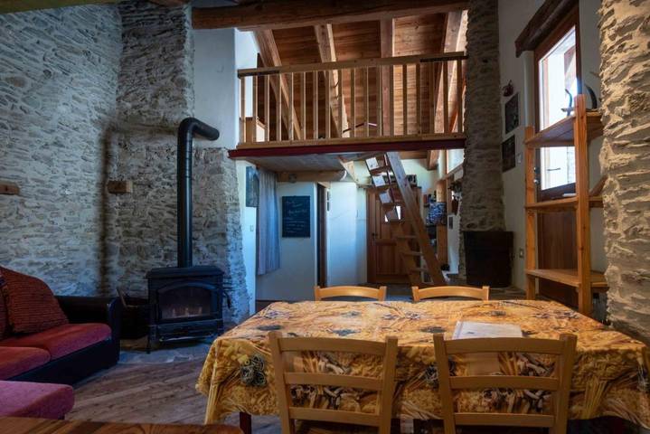 Gîte pour 6 personnes, avec terrasse ainsi que jardin et vue à Marmora - 4