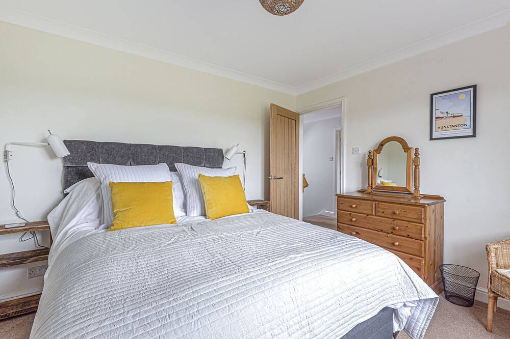 Mandalay - sleeps 8 guests  in 4 bedrooms in Old Hunstanton, Norfolk Coast