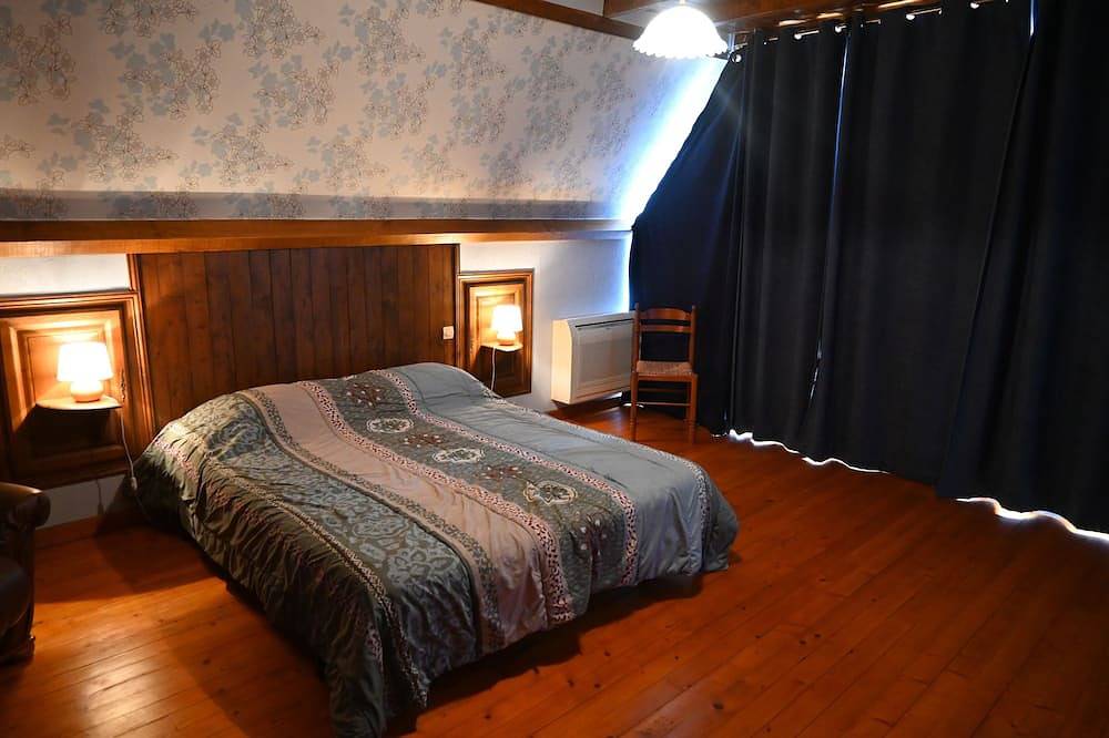 Maison de caractère avec vue exceptionnelle sur la vallée de la Dordogne in Loubressac, Lot