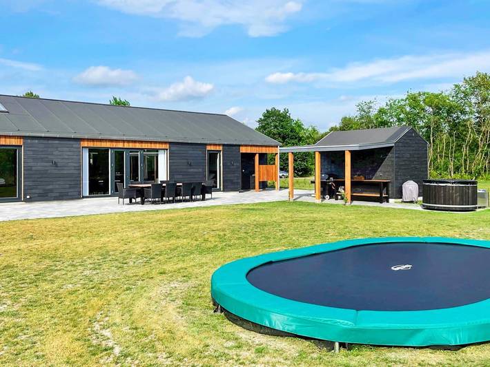 Ferienhaus für 9 Personen, mit Whirlpool und Terrasse sowie Garten und Sauna in Dannemare - 3