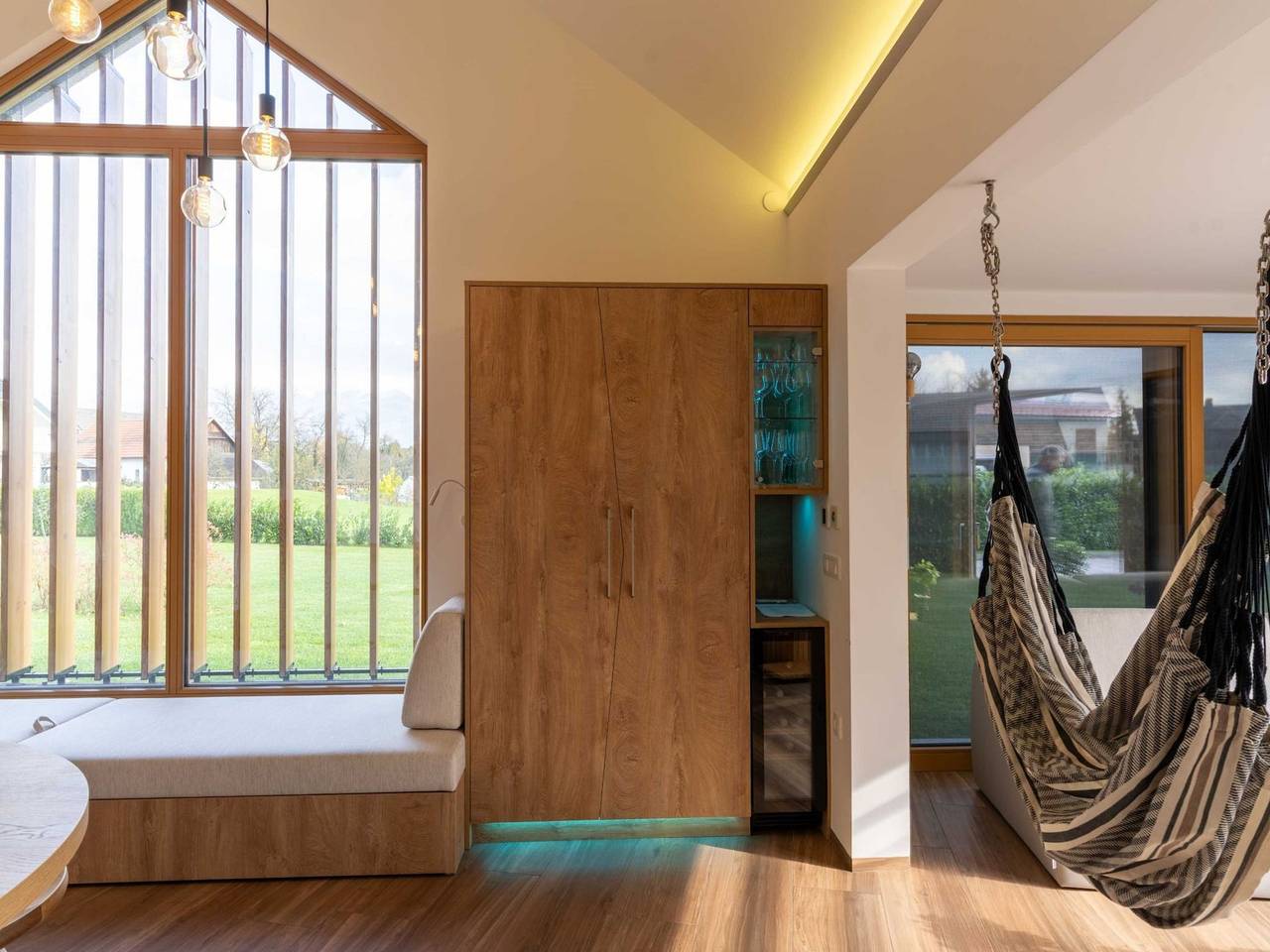 Elegant Warm Bliss Hideaway Escape Lodge - Holiday Home with Hot-Tub in Zentralslowenien