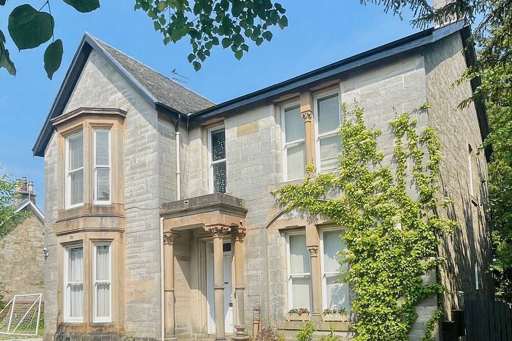 Ganze Wohnung, Geräumiges Upper Villa Apartment in der Nähe von Glasgow, in der Nähe von Marr Hall & Ingliston in Renfrewshire