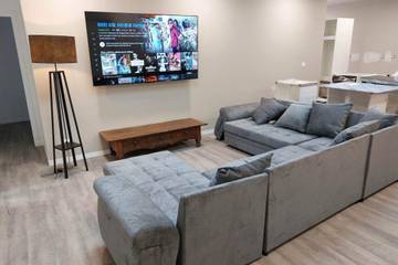 Gîte pour 10 personnes, avec balcon et jardin, adapté aux familles à Saint-Étienne-du-Rouvray