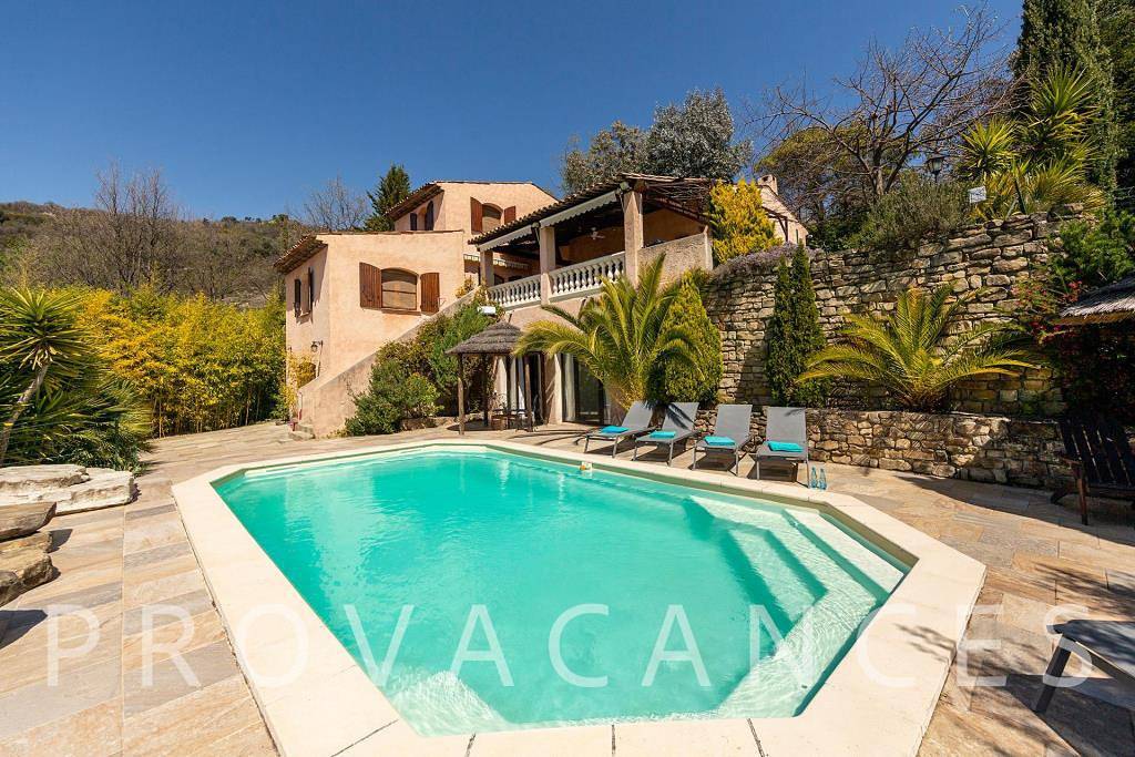 Große Villa mit Pool nördlich von Nizza in der Nähe von Contes in Contes, Mittelmeerküste (Frankreich)