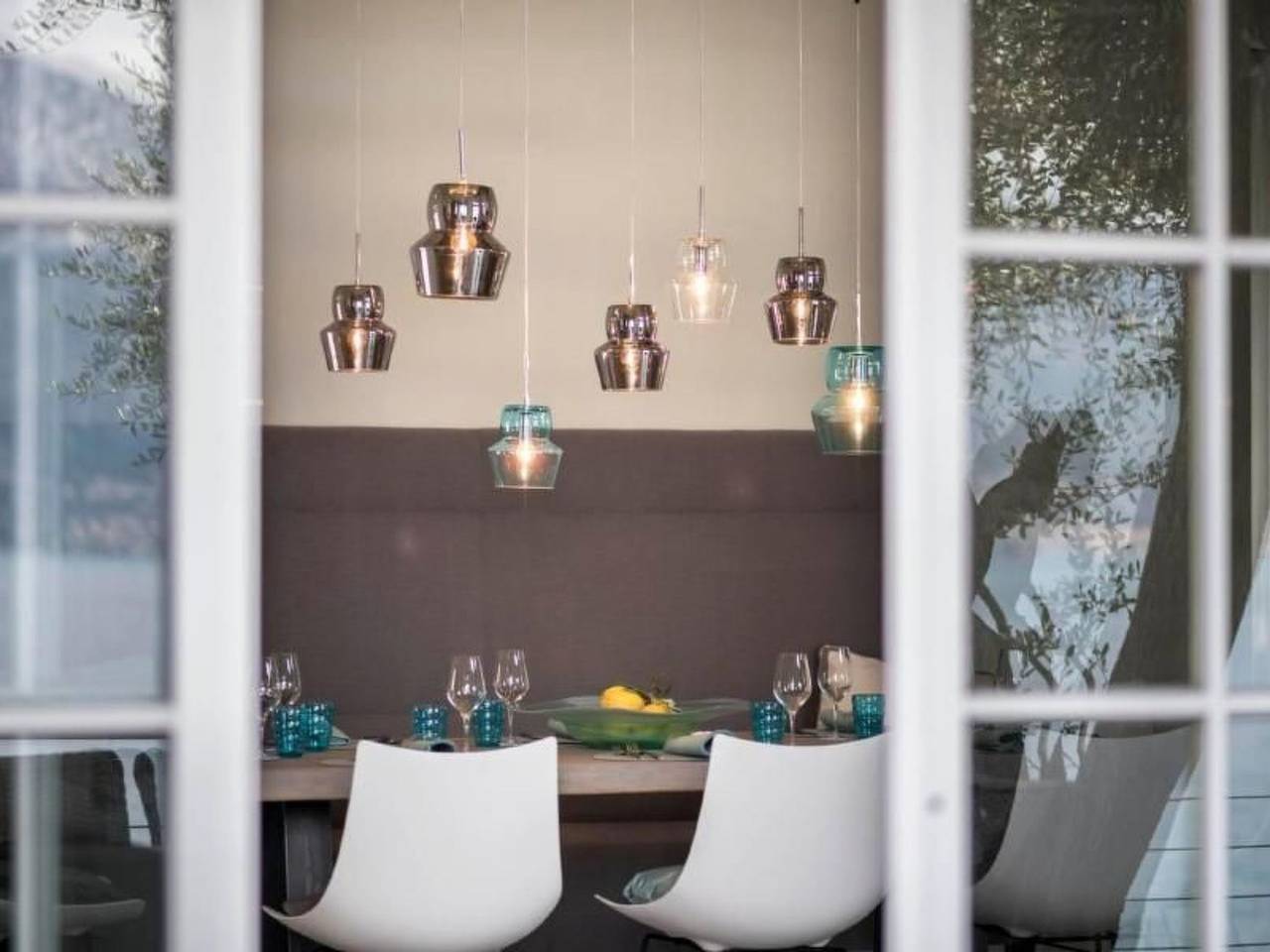 Luxusvilla am Gardasee mit privatem Badesteg in Castelletto di Brenzone, Brenzone