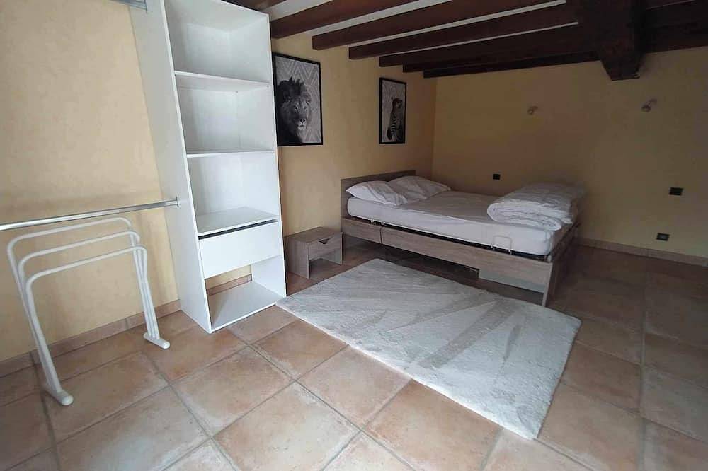Maison De Campagne 4 Chambres Piscine Interieure et Sauna 8 Personnes Privatif in Clarques, Région de Saint-Omer