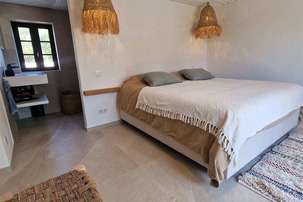 L'Abri côtier - Chic bohemian villa with heated pool, steps from the sea in San Ciprianu, Lecci