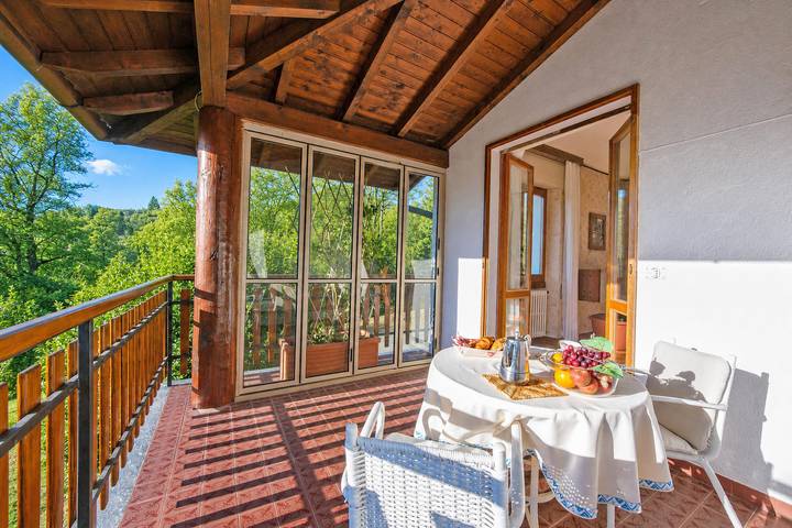 Villa für 6 Personen, mit Balkon und Terrasse sowie Kinderpool am Lago Maggiore