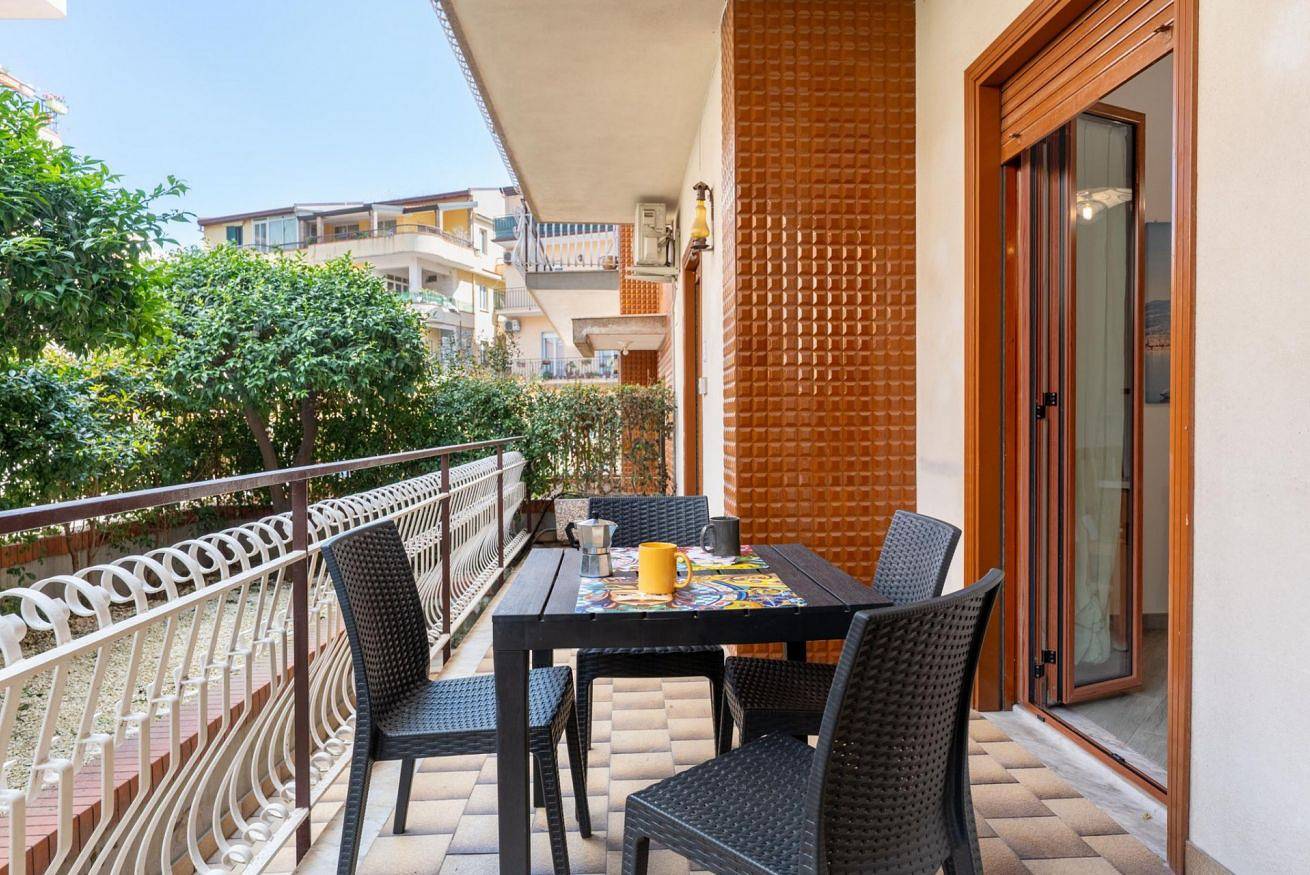 Entire apartment, Guesthost - Lemon Tree Apartments Casa Arancione in Giardini-Naxos, Messina Province