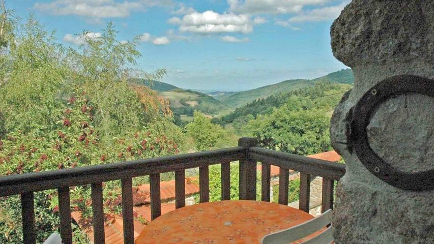 Location de vacances pour 3 personnes, avec jardin et vue à Villechenève - 4