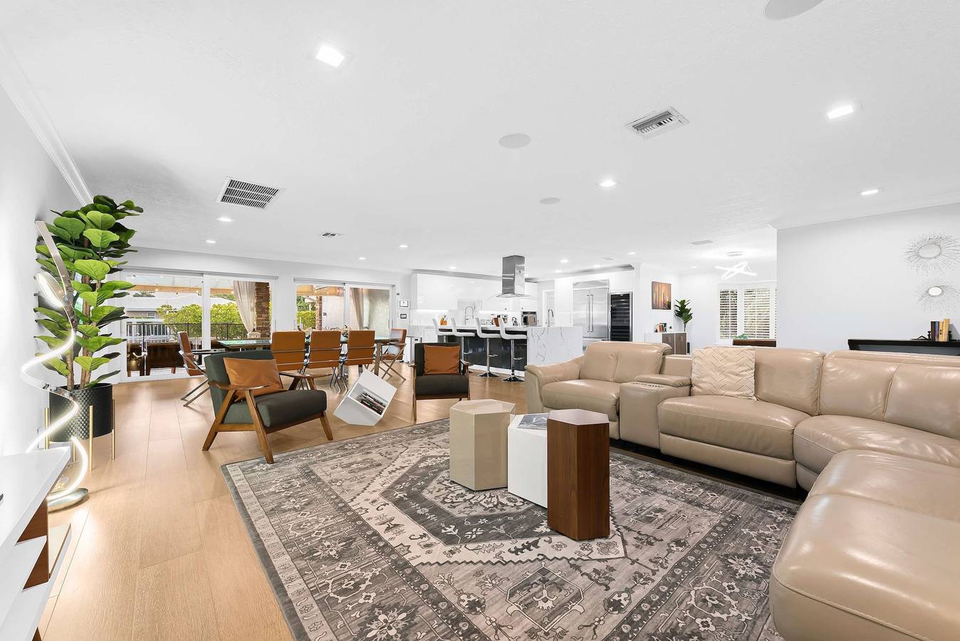 Luxe 4Br Waterfront w Htd Pool  5min to beach in Fort Lauderdale, Broward County