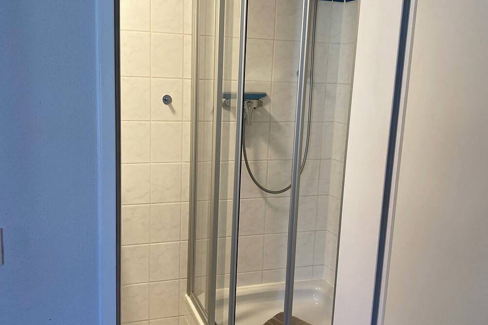 Ganze Wohnung, Einzelzimmer mit Bad und Gemeinschaftsküche im Hofgohlis in Cossebaude, Dresden