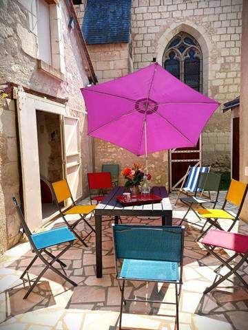 Gîte pour 8 personnes, avec jardin à Chambon