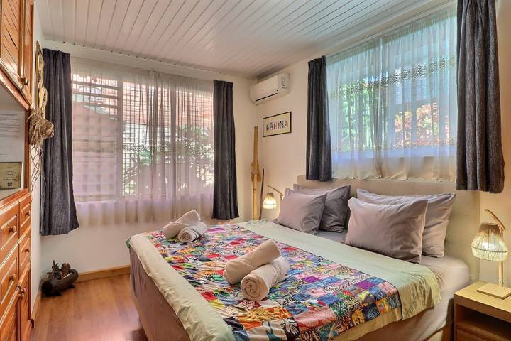 Gîte pour 2 personnes, avec piscine ainsi que terrasse et jardin dans Polynésie française - 2