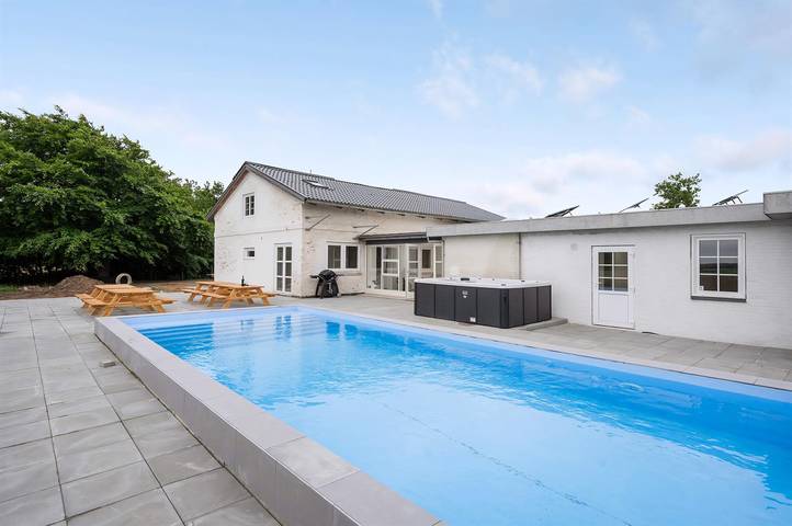 Ferienhaus für 26 Personen, mit Sauna und Whirlpool sowie Terrasse in Højer