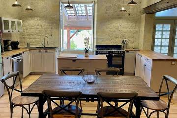 Gîte pour 8 personnes, avec terrasse et jardin, animaux acceptés à Grézillac